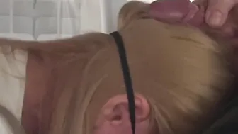 Cumming on the Hair. A perfect bitch blows a huge cock under the table with gusto