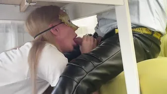 Cumming on the Hair. A perfect bitch blows a huge cock under the table with gusto
