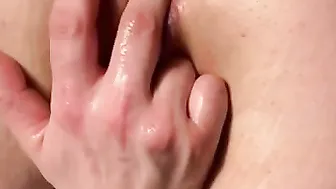 Luscious lips gushing