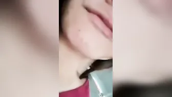 Me la cojo en el auto a mitad de la calle