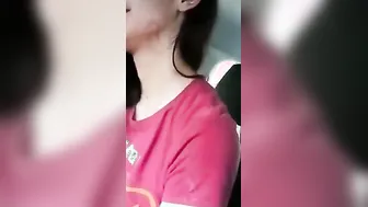 Me la cojo en el auto a mitad de la calle