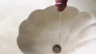 Huge Cock Takes Long Piss