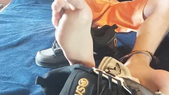 patas pies y cosquillas mexicano chacal cdmx machin morbos en zapas tenis casero fetiches