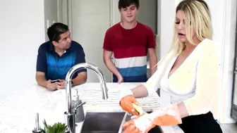 FreeUse Gigantic Titties Blonde mom Step Milf Banged By Son Next To Dad Inside Kitchen - Brooklyn Chase