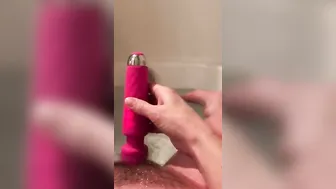 Masturbating inside the bath tub today. Like my adorable bush?