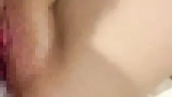【生ハメ】彼女のパイパンおま〇こにドクドク❤っと真正生中出し♡