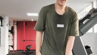 I spilled Cum into the gym / rough dick into the gym / vergon duro tira leche en el Gym