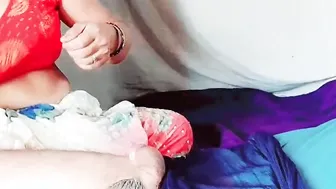 Indian sexy houshwife ne pati k dost se chudwaya