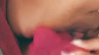 Beauty masturbates until she jizzes