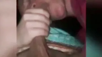 La Mamá de mi amigo se escapa de noche para jugar con mi verga