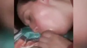 La Mamá de mi amigo se escapa de noche para jugar con mi verga