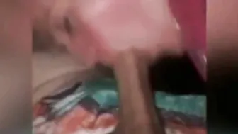 La Mamá de mi amigo se escapa de noche para jugar con mi verga