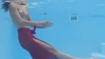 Underwater nude bimbos Hermione Ganger gets turned on