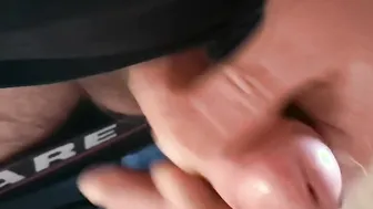 Cicci77 prepara la colazione allo sperma nella mensa del cantiere aspettando gli altri operai