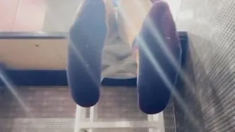 ZolaFoxxx Sweaty Gym Feet Inside Gym