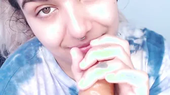 Molly gimica su con piernas extendidas