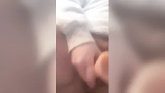 Squrting with toy