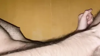 Fit twinkie ejaculates on his abs