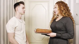 SHAME4K. Cake and sex is how mom makes acquaintance with new neighbors