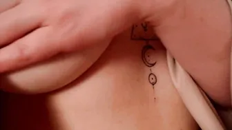 Beauty mom with tattoo fucked her hair twat with rabbit toy