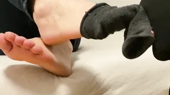 Close up toes sniffing und licking toes bondage