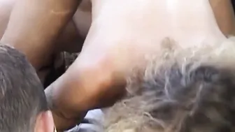 Two autostopeuses qui ont faim de bite