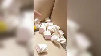 Marshmello on weet snatch