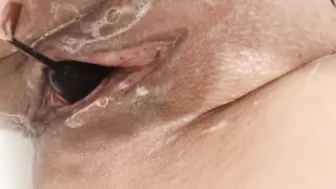 My fat cunt is squirting into the toilet