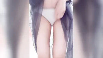 [Pee desperation] Soak my tutu dress