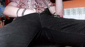ME MASTURBO MOENTRAS PATRI SE PONE CALIENTE COMO UN VOLCAN