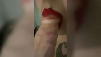 Sinrose destroyed her lipstick