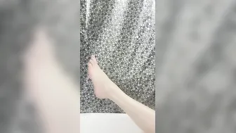 Shaving my Goddess legs