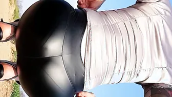 Sandra Jayde 20-03-22 Un Gros Cul en Legging Pvc ultra Moulant et bien Pute