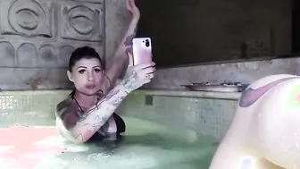 Idromassaggio e sushi con la moglie buttana
