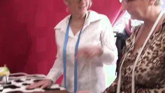 XXXOMAS - Older German Ladies Fun 3Some With Lucky Man - AMATEUR EUROPEAN
