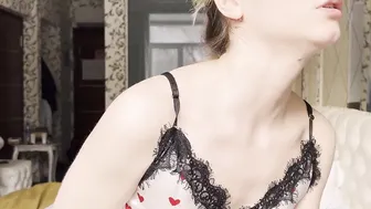 Alice Paradise blown a penis then shoved it inside the butt