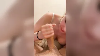 VOLUPTUOUS BITCH KINKY SUCKING OFF DROOLING AND JERking PENIS