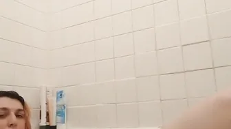 Daisy Gatsby having fun around into the bath