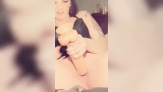 Smoking cougar masturbation