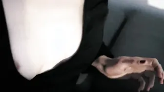 Moi laura thin salope francaise me plug le cul suce et boit la pisse de mon maitre