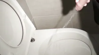 View me piss and pull back my foreskin