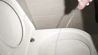 View me piss and pull back my foreskin