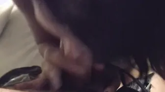 Julia verliert und muss blasen und mein Sperma schlucken