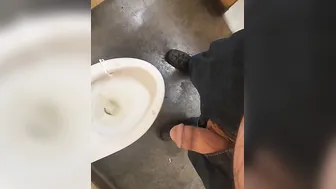 Incredible piss after drinking red bull