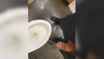 Incredible piss after drinking red bull