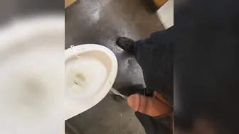 Incredible piss after drinking red bull
