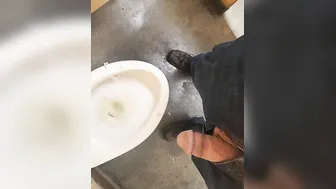 Incredible piss after drinking red bull