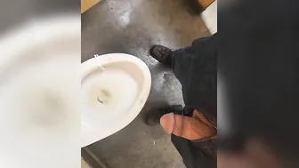 Incredible piss after drinking red bull