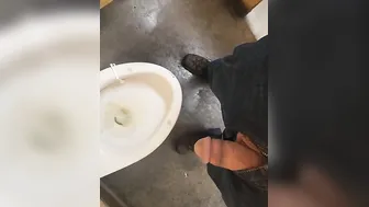 Incredible piss after drinking red bull