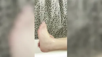 Chiana Blue porn video – Beauty toes bath tub